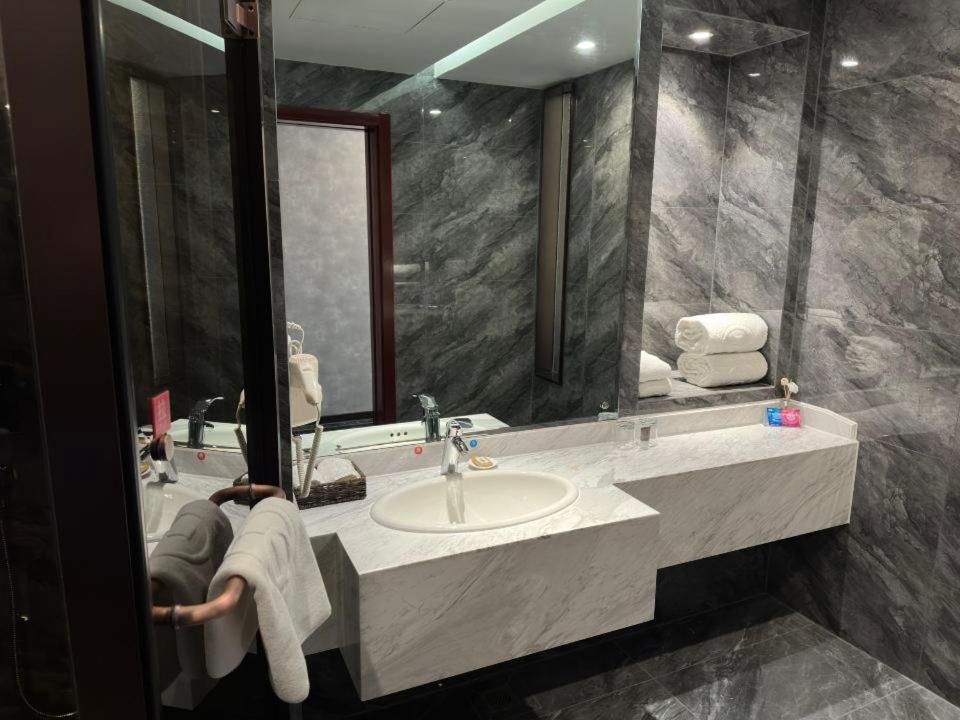 Beijing Jingyi Hotel Esterno foto