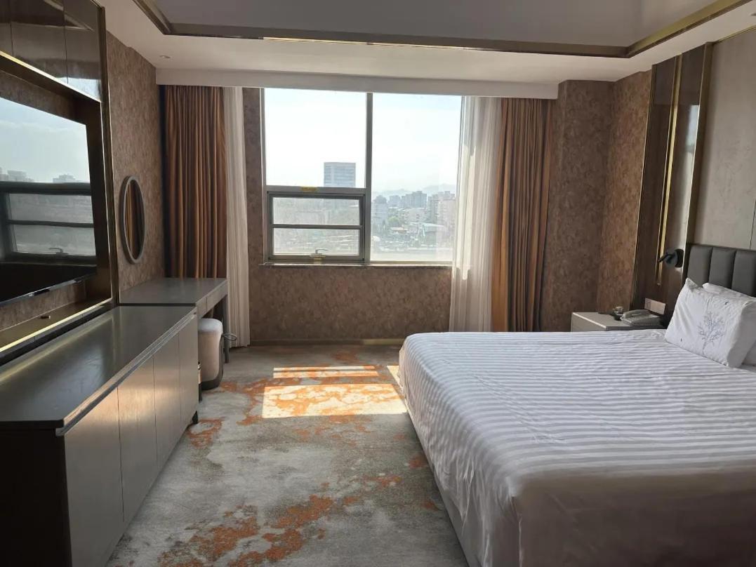 Beijing Jingyi Hotel Esterno foto